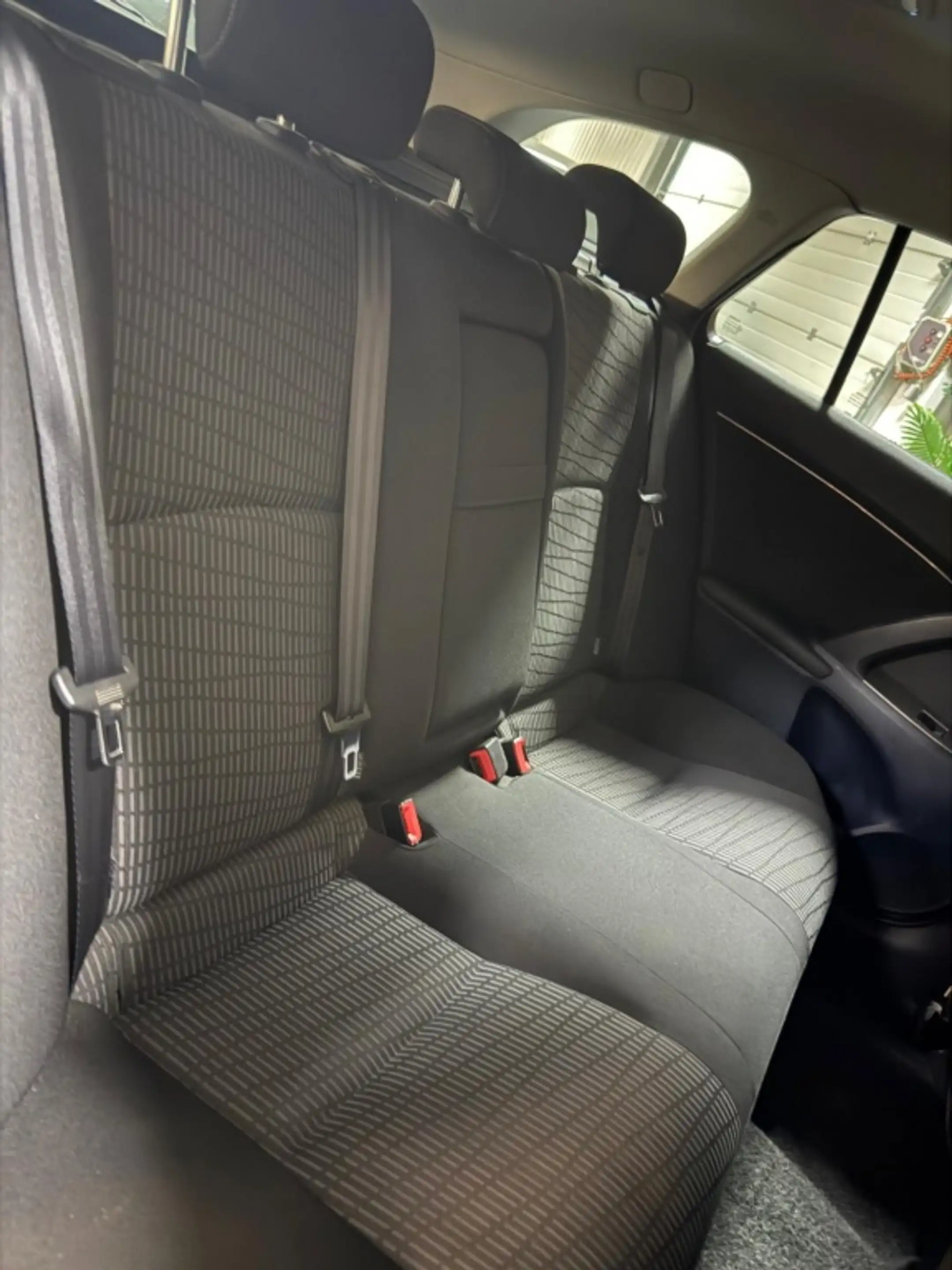 Toyota Avensis Wagon 1.8 VVTi Business — photo 12
