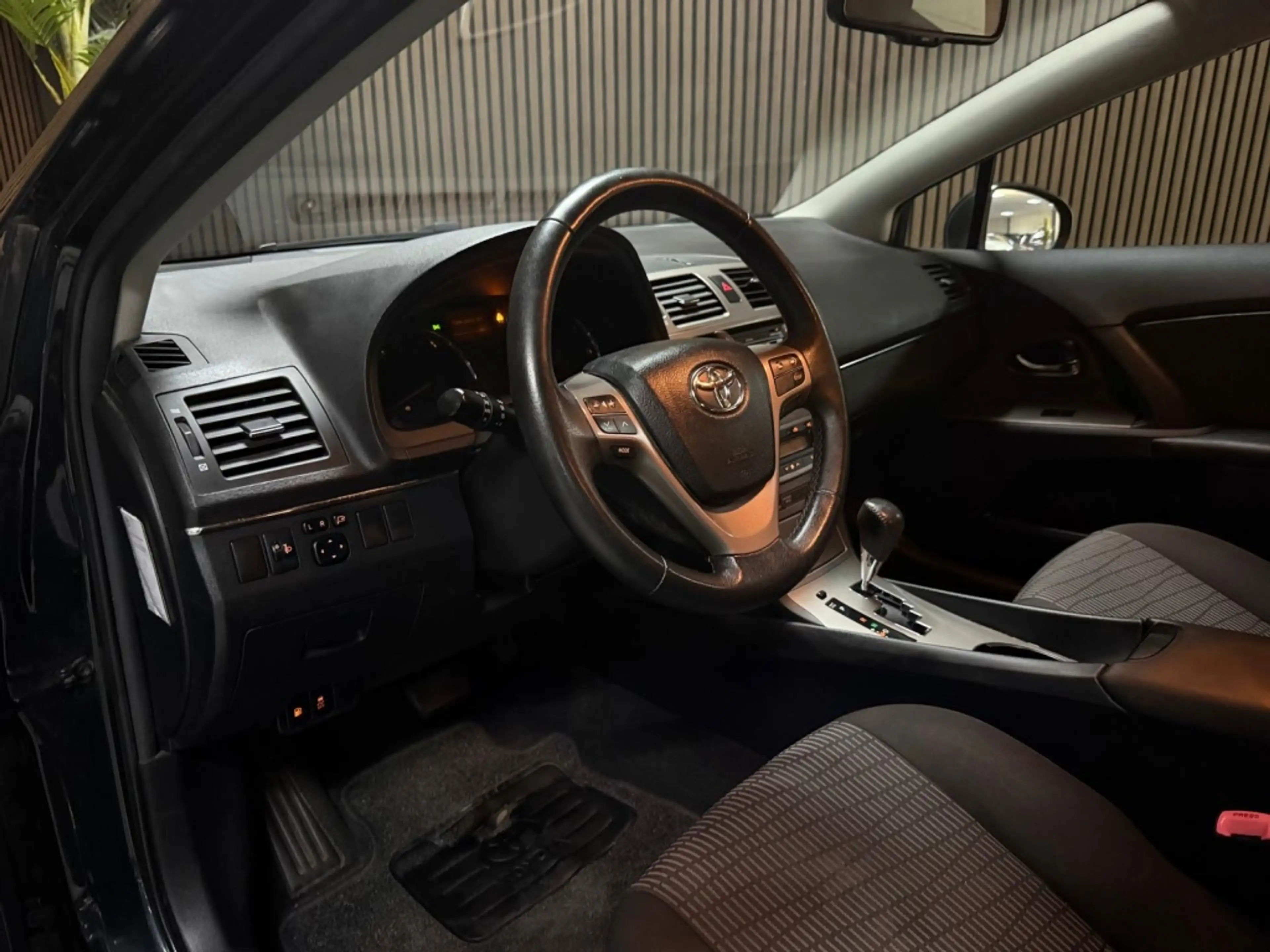 Toyota Avensis Wagon 1.8 VVTi Business — photo 10