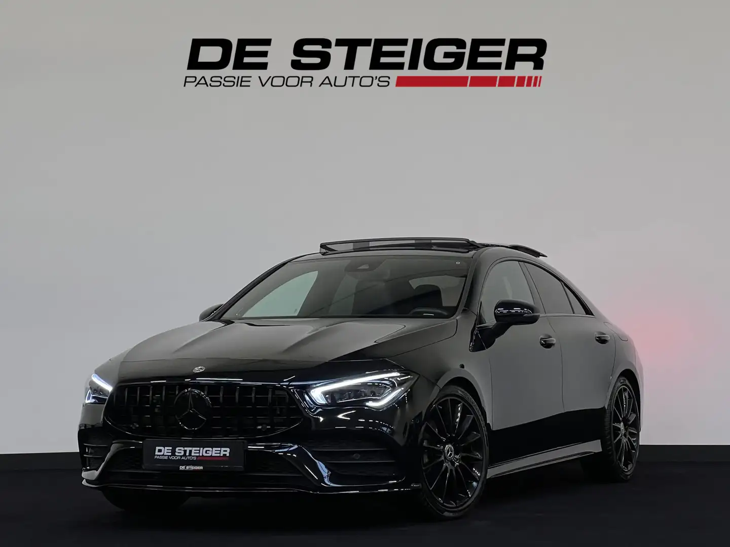Mercedes-Benz CLA 250 e AMG Blackpack Pano Memory Distronic Multibeam Zwart - 1