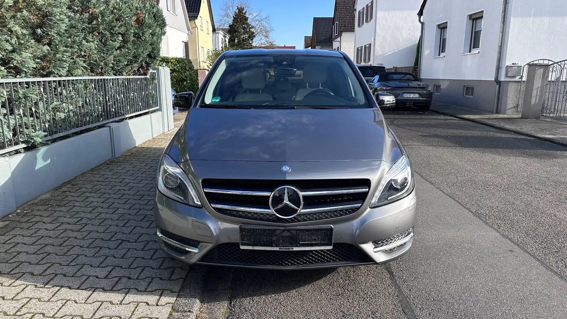 Mercedes-Benz B 220 CDi, 2. Hand, top Ausstattung, Scheckheftg Grau - 2