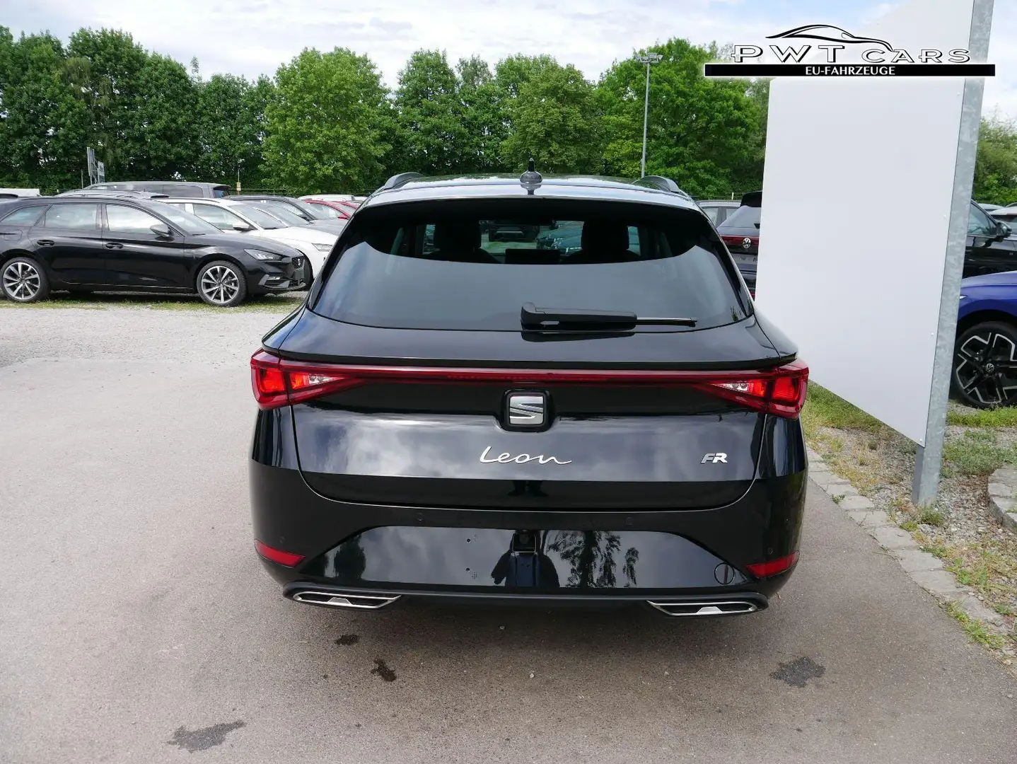 SEAT Leon Sportstourer FR Kombi 2.0 TDI DSG*NAVI*ACC*PDC*... Schwarz - 2