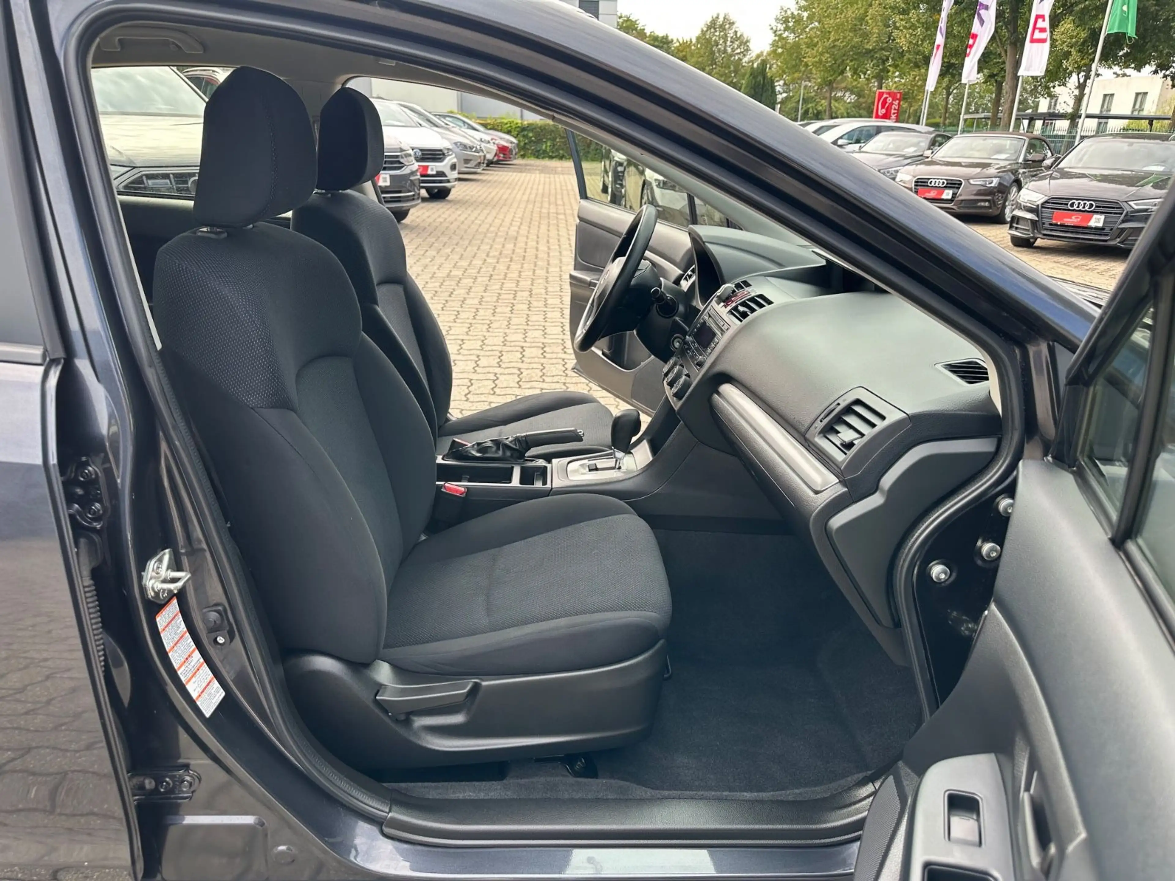 Subaru Impreza AUTOMATIK 4x4 1.Hand KLIMA Scheckheft — photo 12