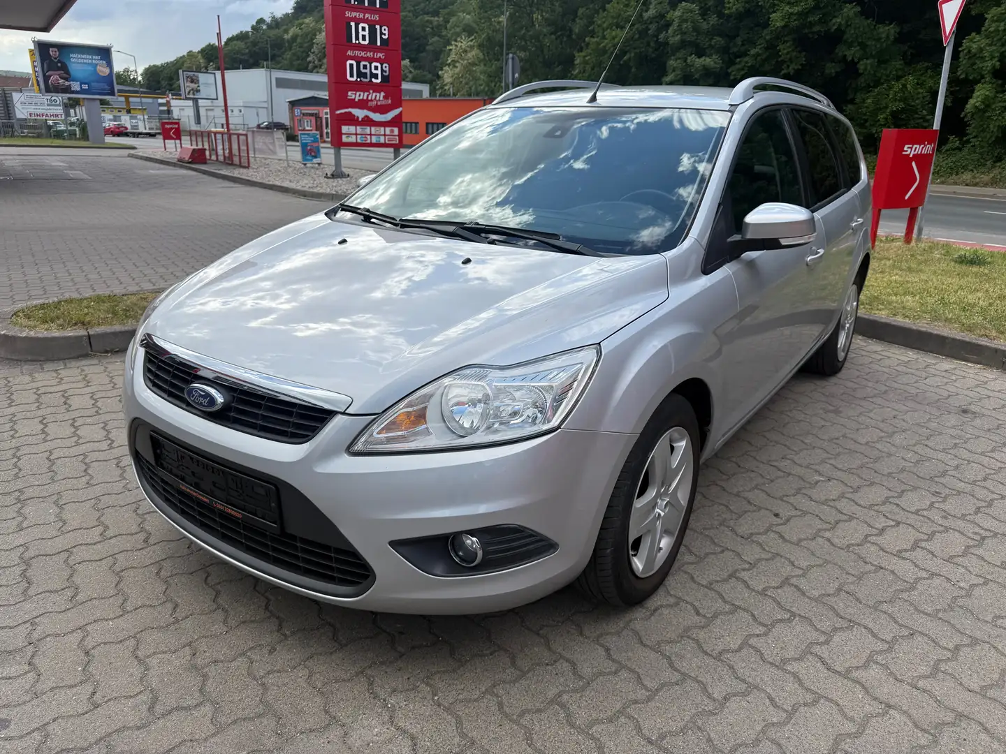 Ford Focus 1,6 TÜV / NEU / BIS / 05/2025 Stříbrná - 1