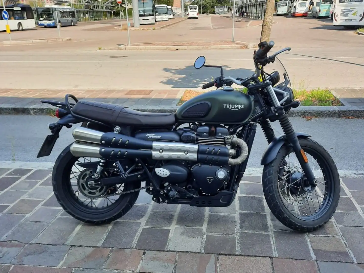 Triumph Street Scrambler Nero - 2
