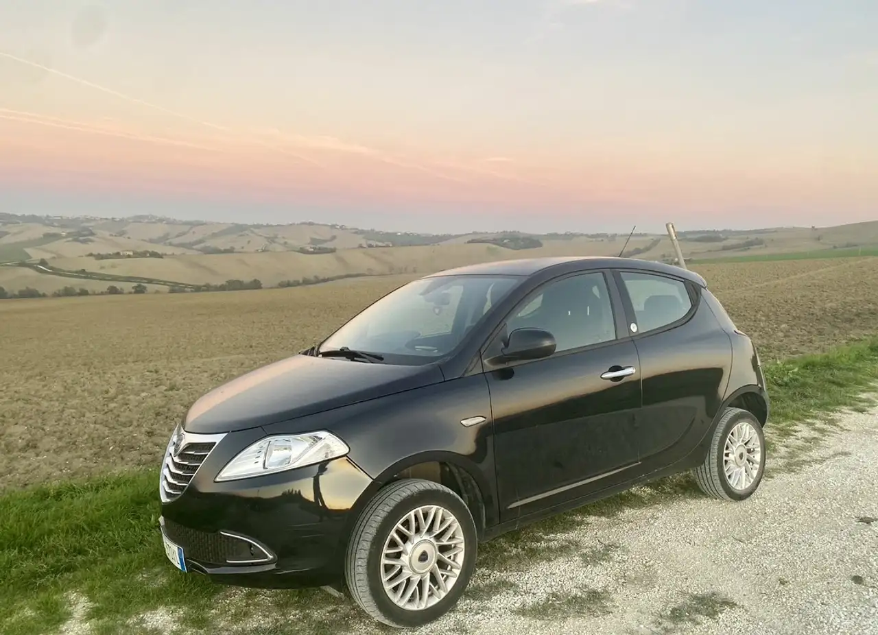 Lancia Ypsilon