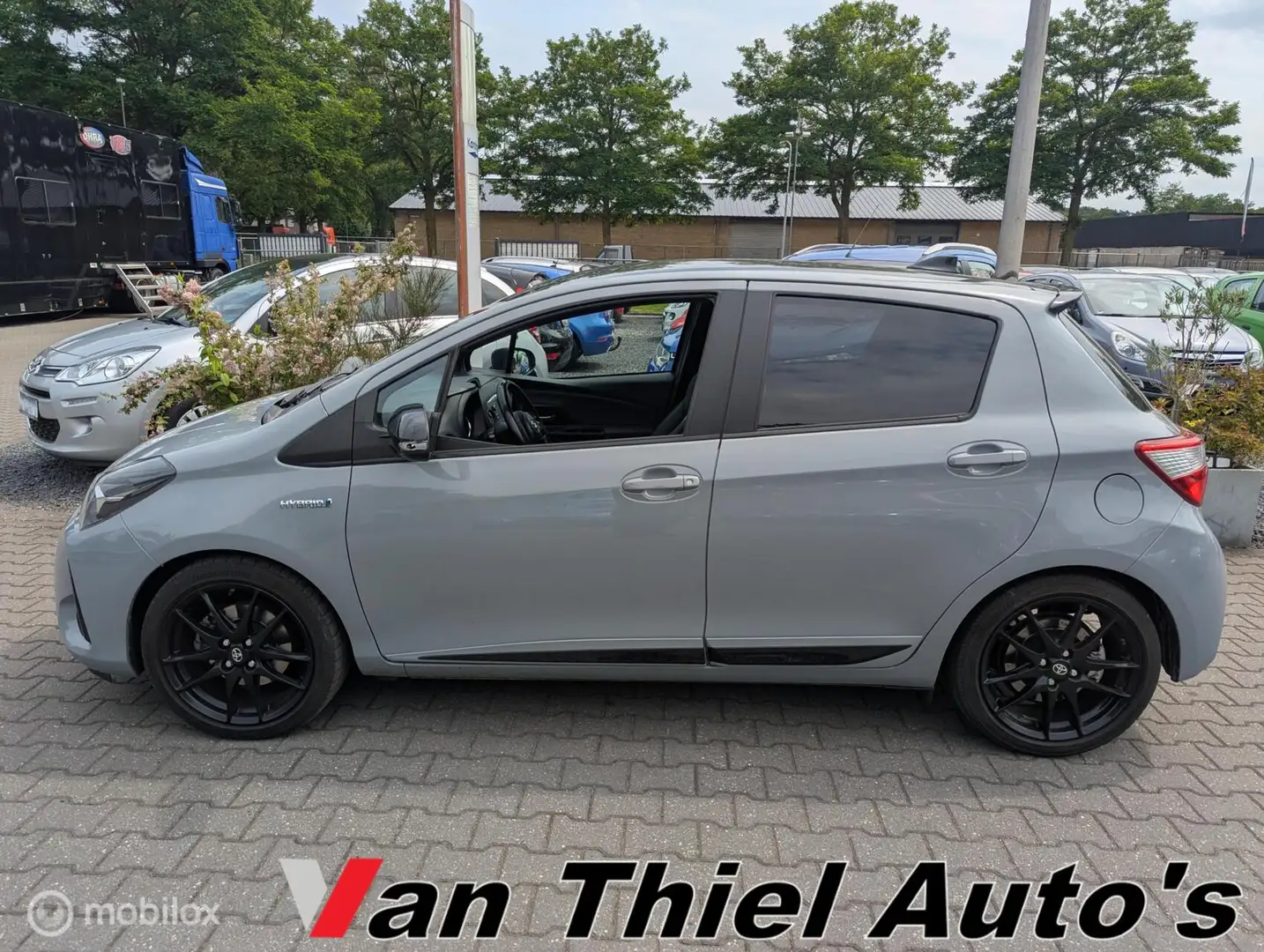 Toyota Yaris 1.5 Hybrid GR-Sport Szürke - 2