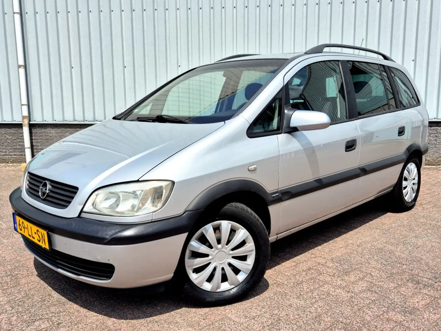 Opel Zafira 1.6 16v Comfort Cruise CTRL 7 Persoons Grau - 2