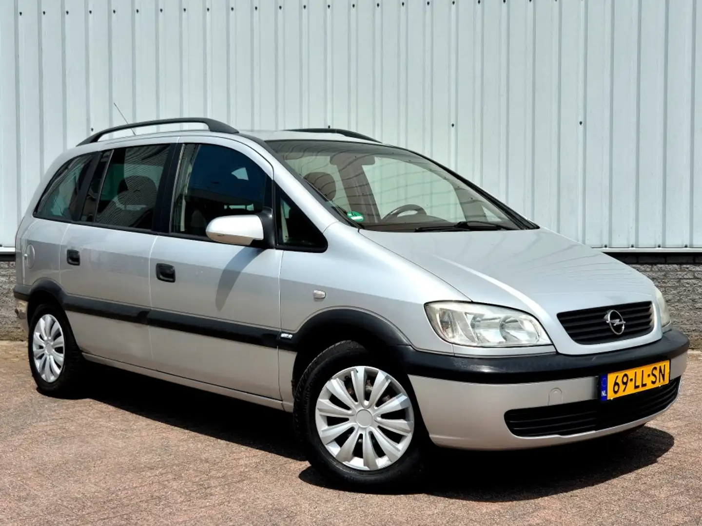 Opel Zafira 1.6 16v Comfort Cruise CTRL 7 Persoons Grau - 1