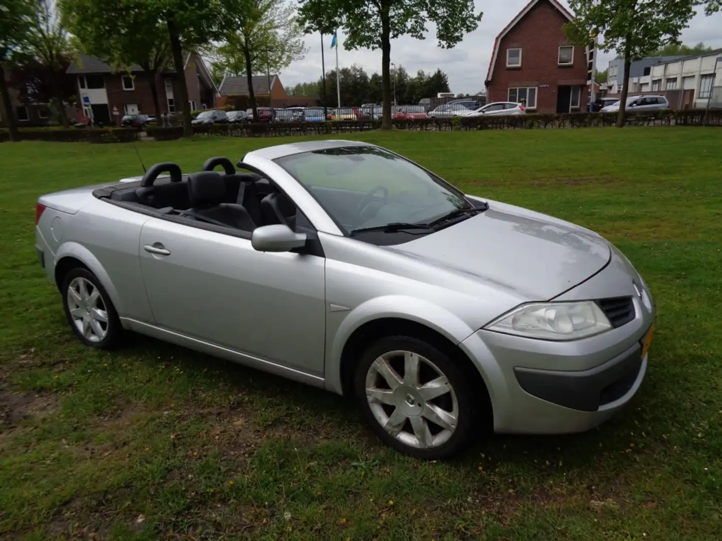 Renault Megane met nieuwe a p k Grijs - 2