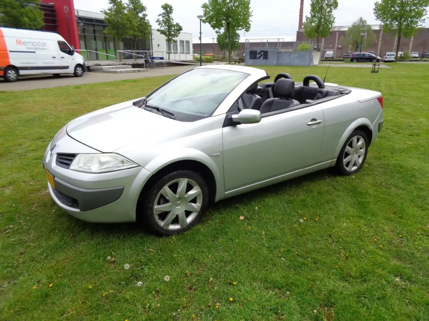 Renault Megane met nieuwe a p k Grijs - 1
