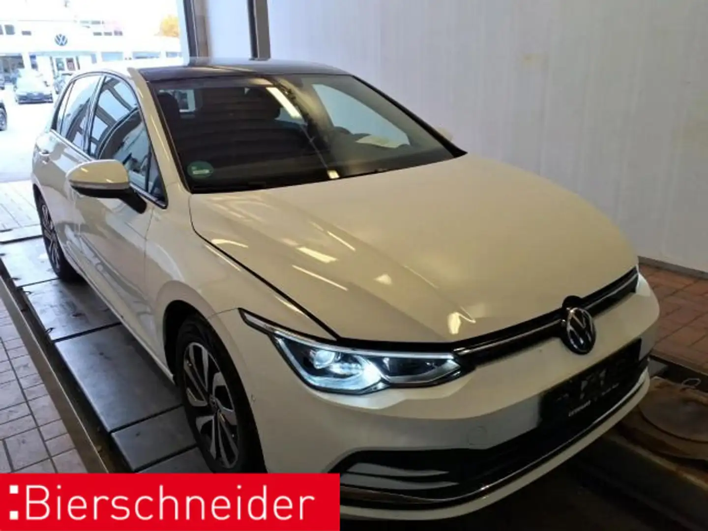 Volkswagen Golf 8 2.0 TDI DSG Active AHK PANO MATRIX CAM AC Weiß - 2