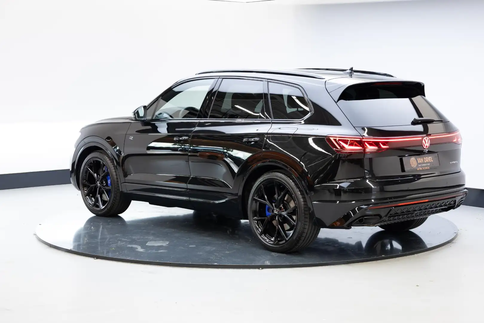 Volkswagen Touareg 3.0 TSi eHybrid 4MOTION R Edition | 22 Inch | Zwart - 2