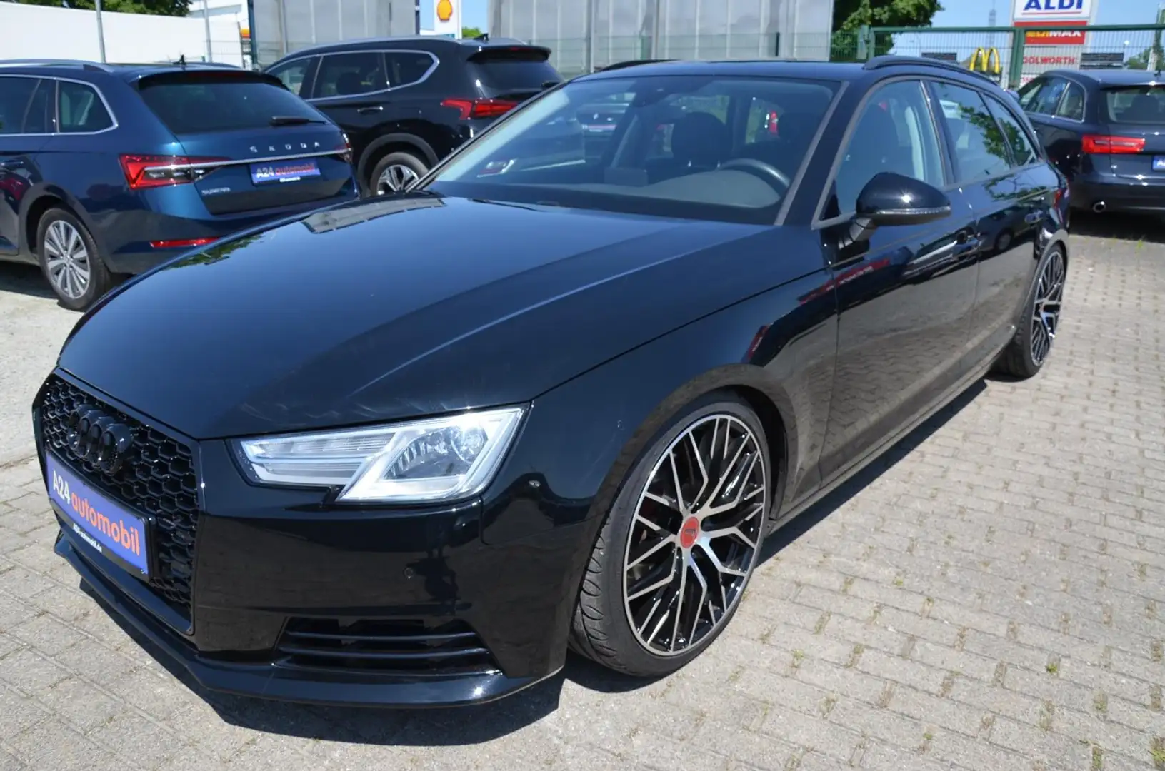 Audi A4 2.0 TDI Avant s line Xenon Navi AHK Zwart - 1