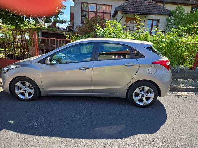 Imagine Hyundai i30 i30 blue 1.6 GDI DCT Passion
