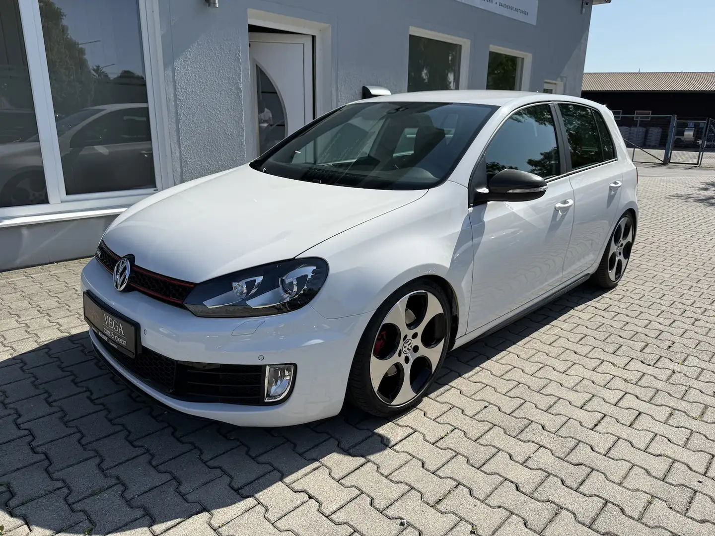 Volkswagen Golf GTI 2.0 TSI DSG SHZ PDC BIX BT BC EU5 2.HD Weiß - 1