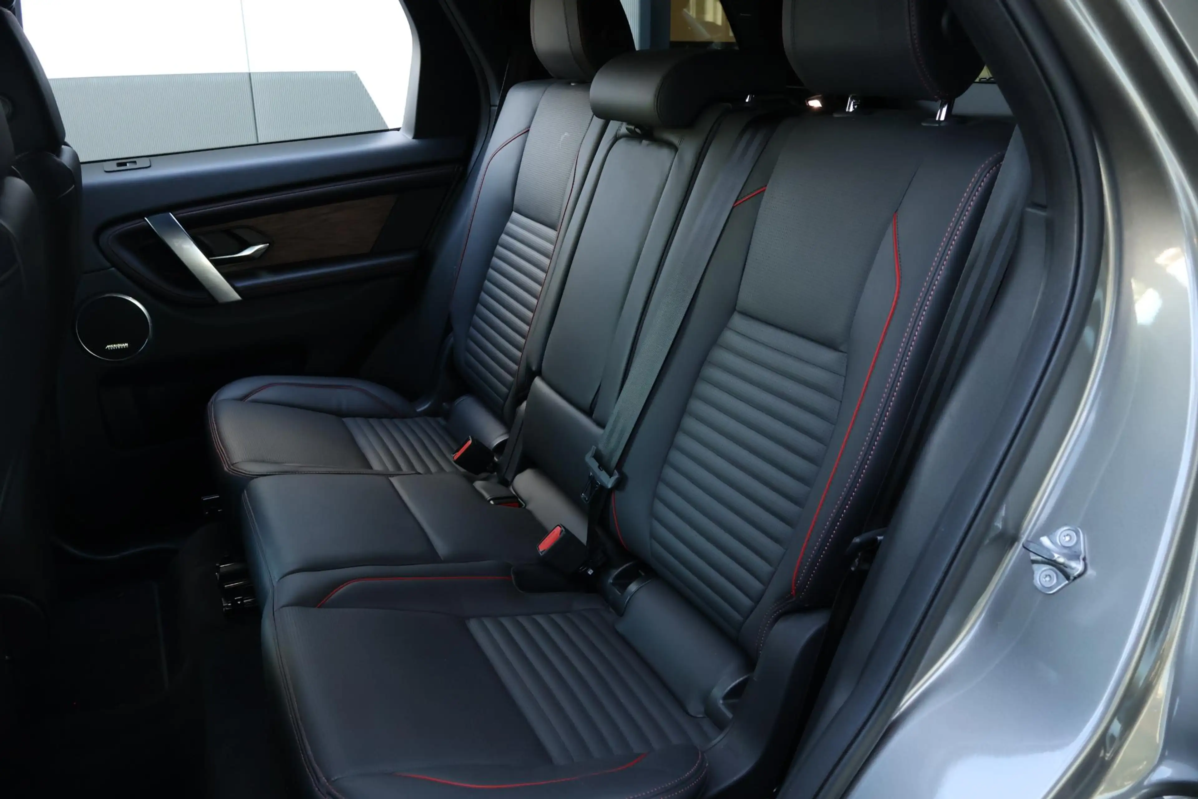 Land Rover Discovery Sport P300e 1.5 R-Dynamic HSE / Meridian / Carplay / Tre — photo 14