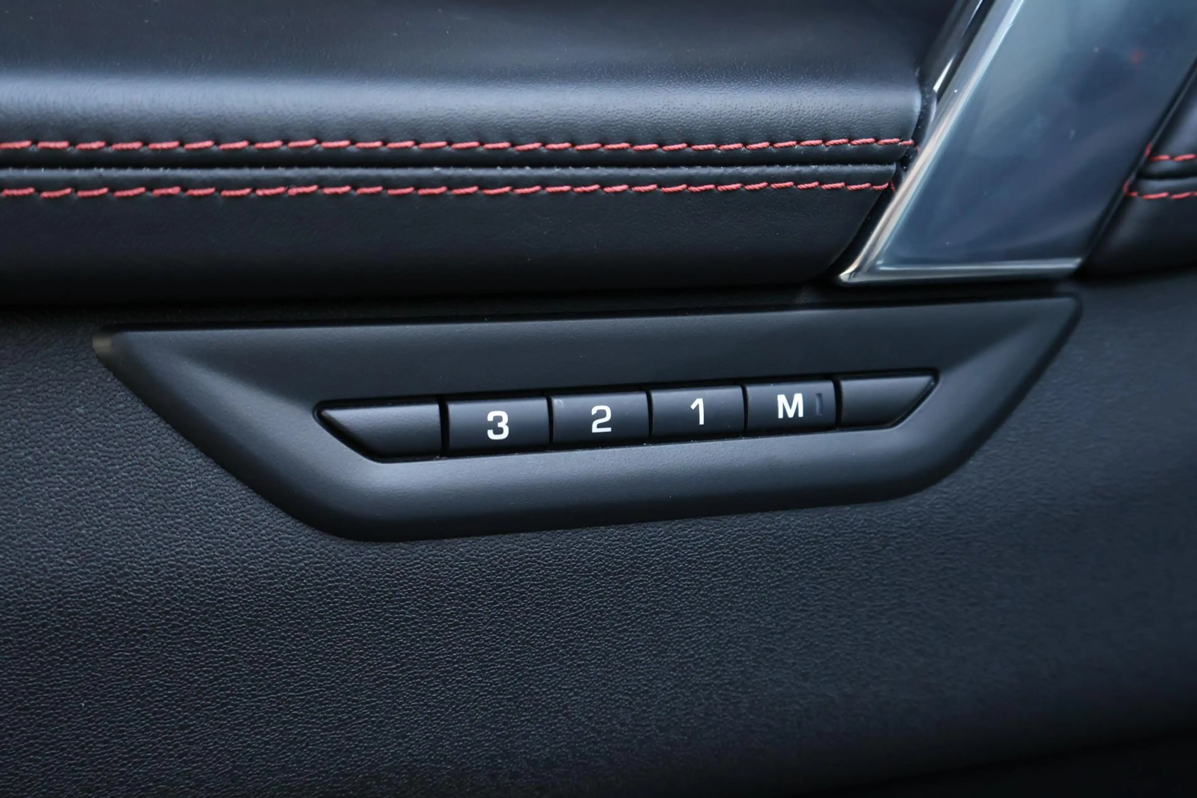 Land Rover Discovery Sport P300e 1.5 R-Dynamic HSE / Meridian / Carplay / Tre — photo 15