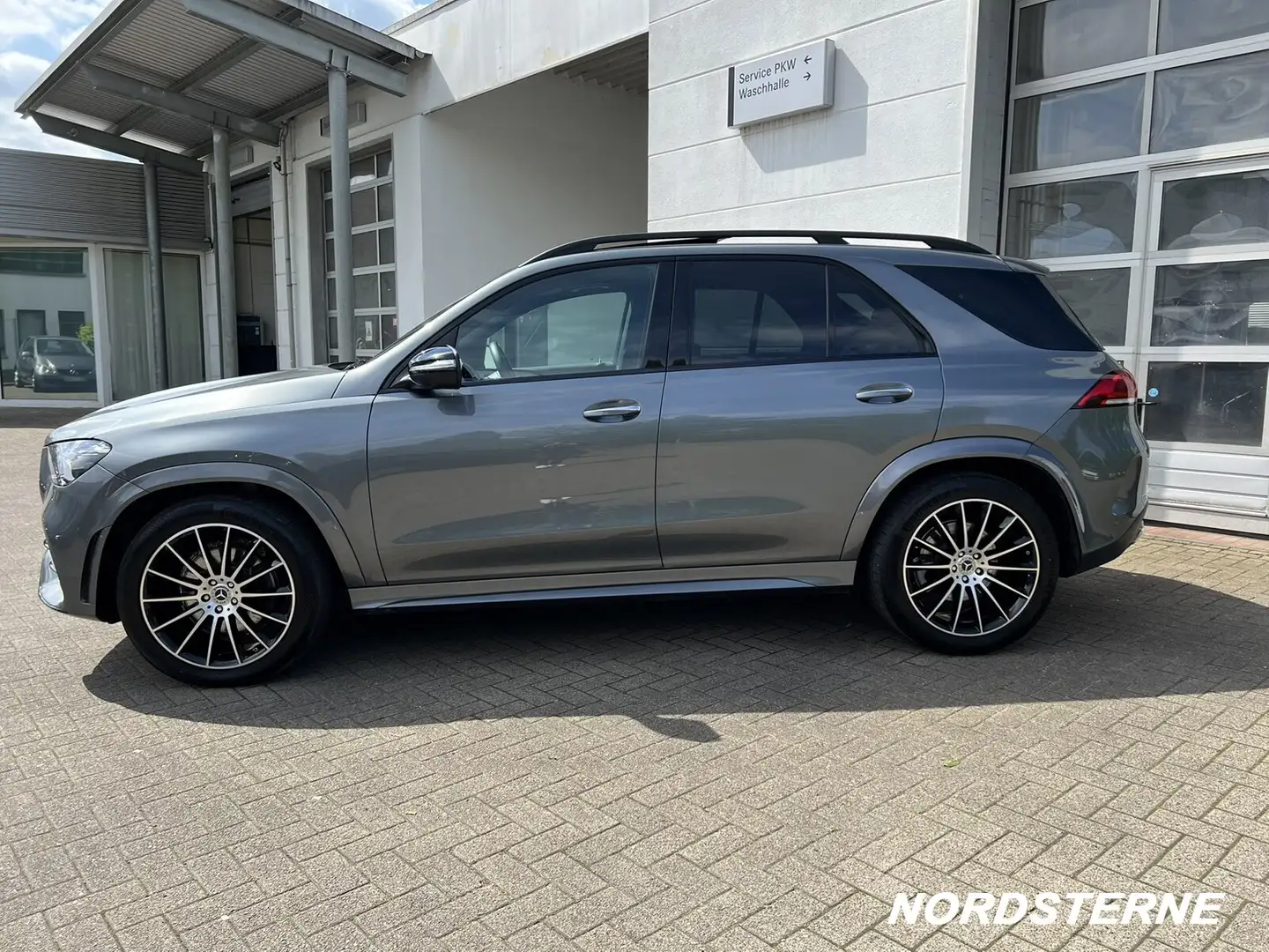 Mercedes-Benz GLE 400 GLE 400 d 4MATIC+AMG-LINE+PANO+ST.HZ+NIGHT+360 Gris - 2