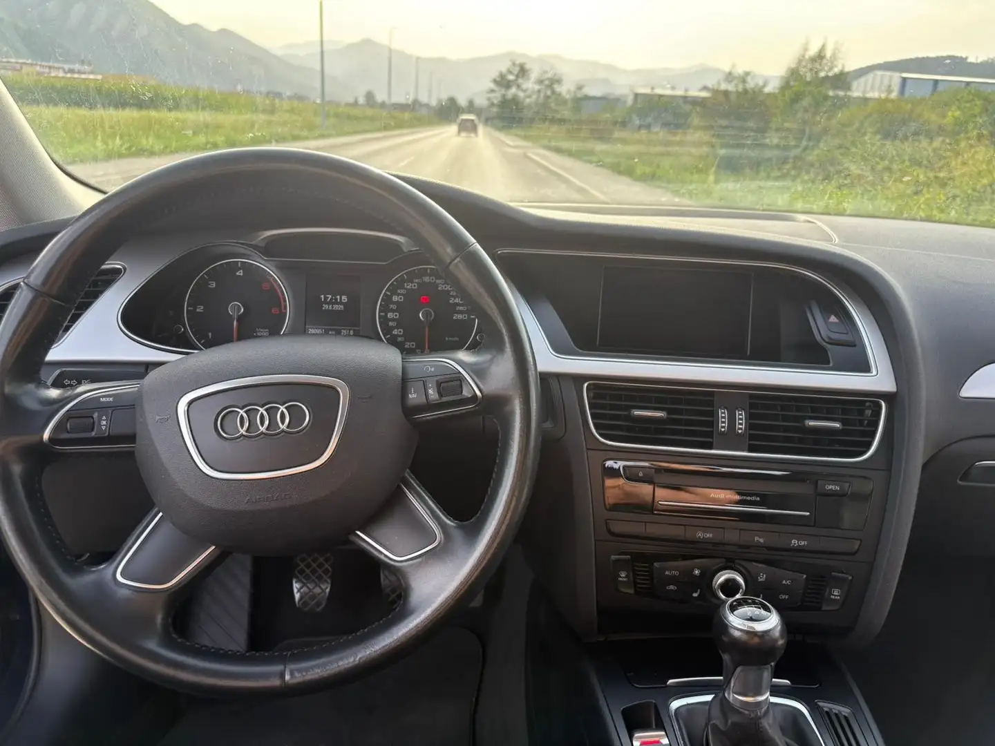 Audi A4 Avant 2.0 TDI ultra DPF Attraction - 1