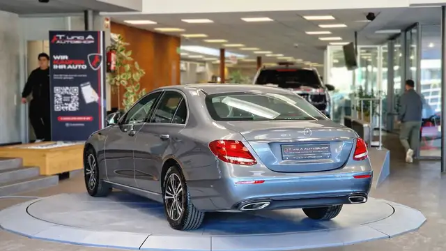 Mercedes-Benz E-Class view 5
