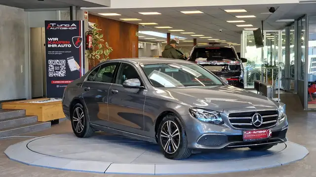 Mercedes-Benz E-Class view 13