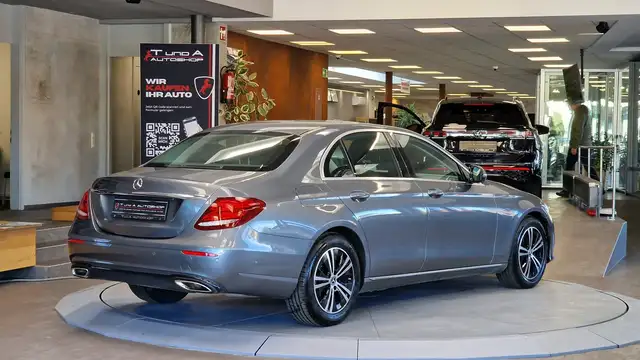 Mercedes-Benz E-Class view 9