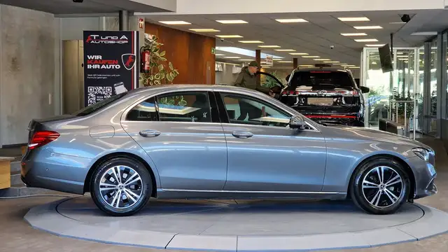 Mercedes-Benz E-Class view 7