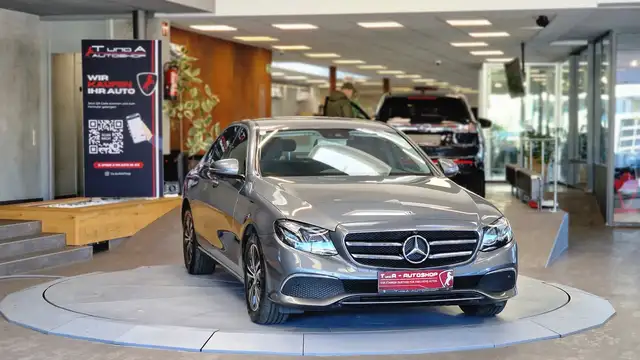 Mercedes-Benz E-Class view 12