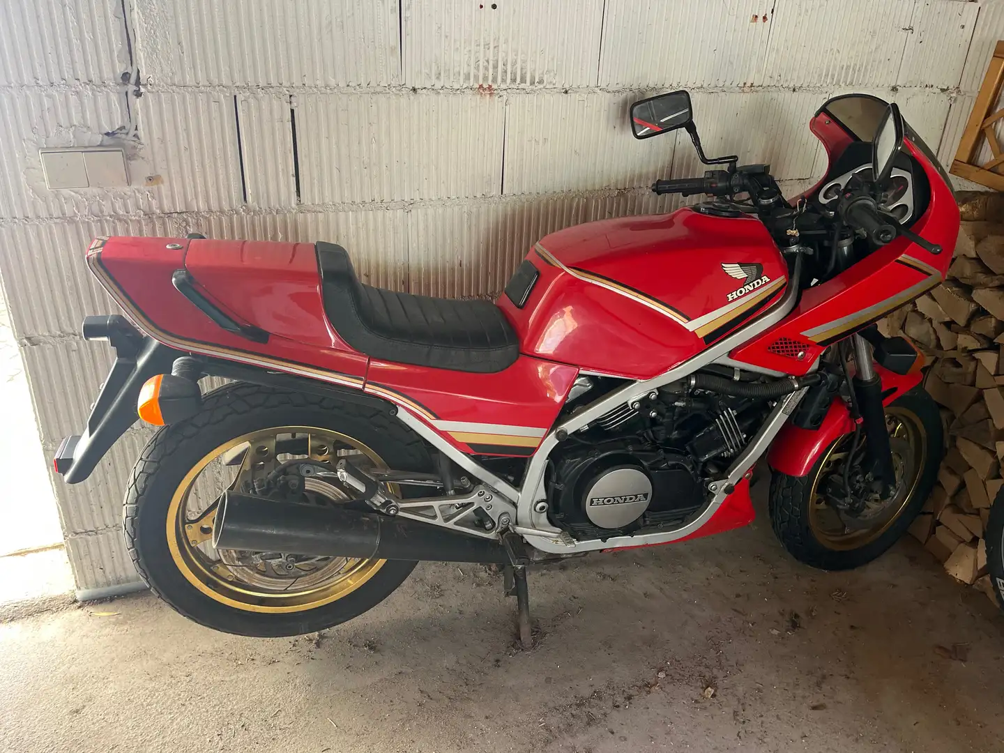 Honda VF 750 RC15 Rouge - 1