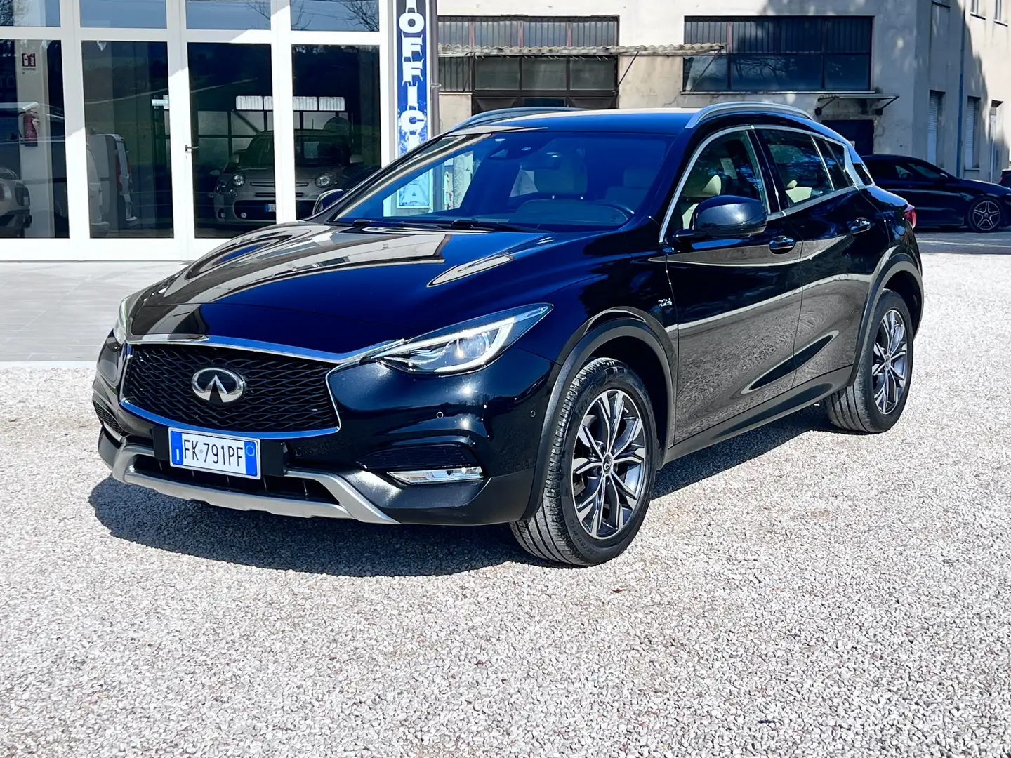Infiniti QX30 QX30 2.2d Premium Tech awd dct Zwart - 1