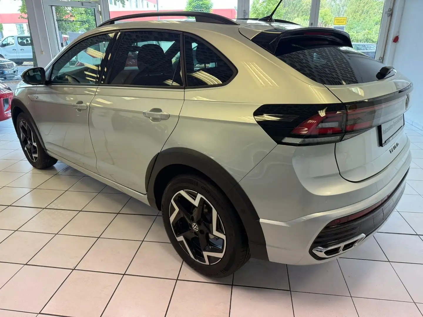 Volkswagen Taigo 1.5 TSI DSG R-Line*ACC*LED*Navi*Kamera* Zilver - 2