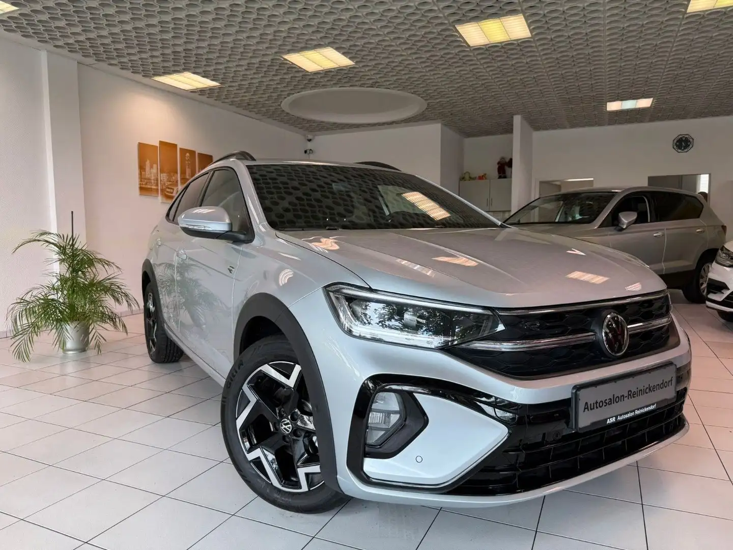 Volkswagen Taigo 1.5 TSI DSG R-Line*ACC*LED*Navi*Kamera* Zilver - 1