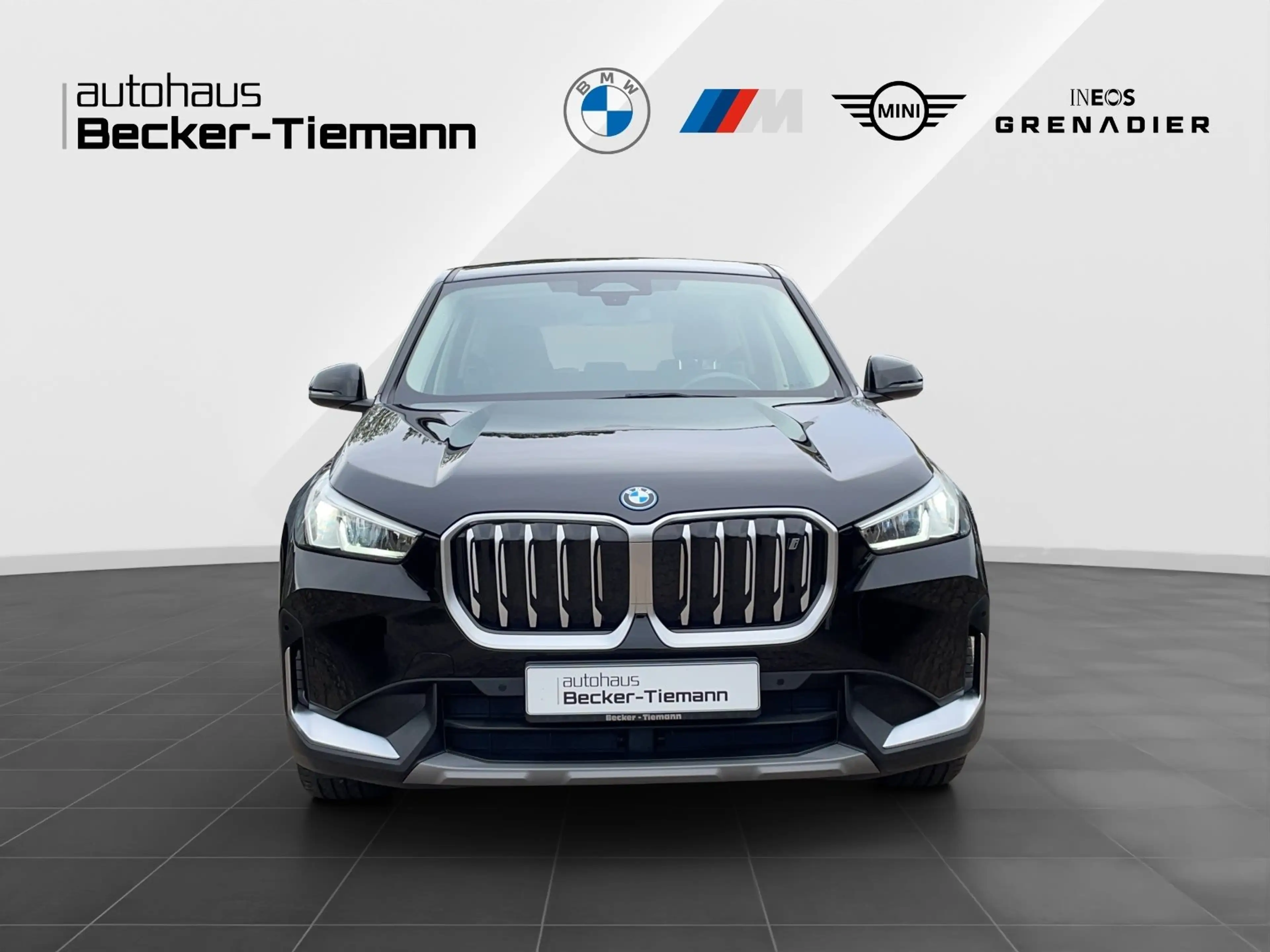 BMW iX 1 xDrive30 / AHK / Adaptives Fahrwerk / RFK — photo 3