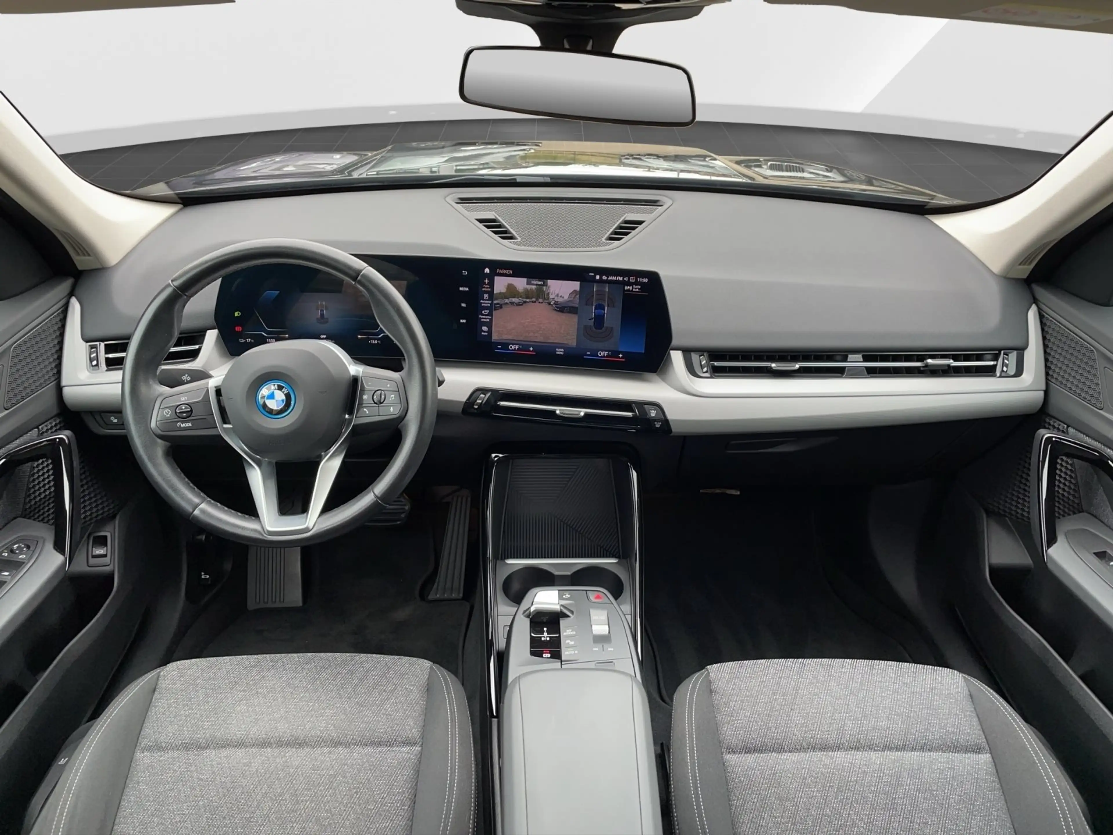 BMW iX 1 xDrive30 / AHK / Adaptives Fahrwerk / RFK — photo 9