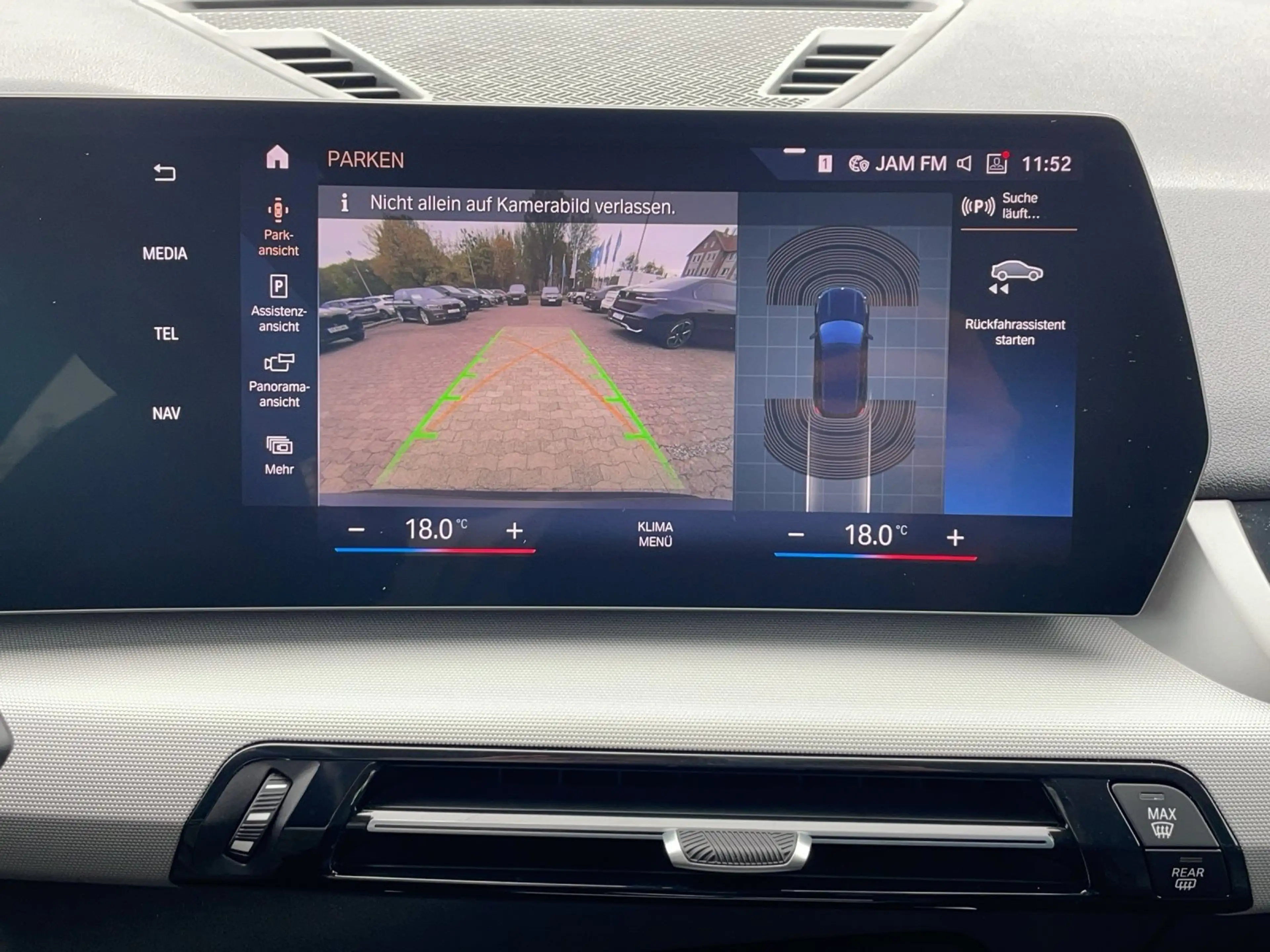 BMW iX 1 xDrive30 / AHK / Adaptives Fahrwerk / RFK — photo 16