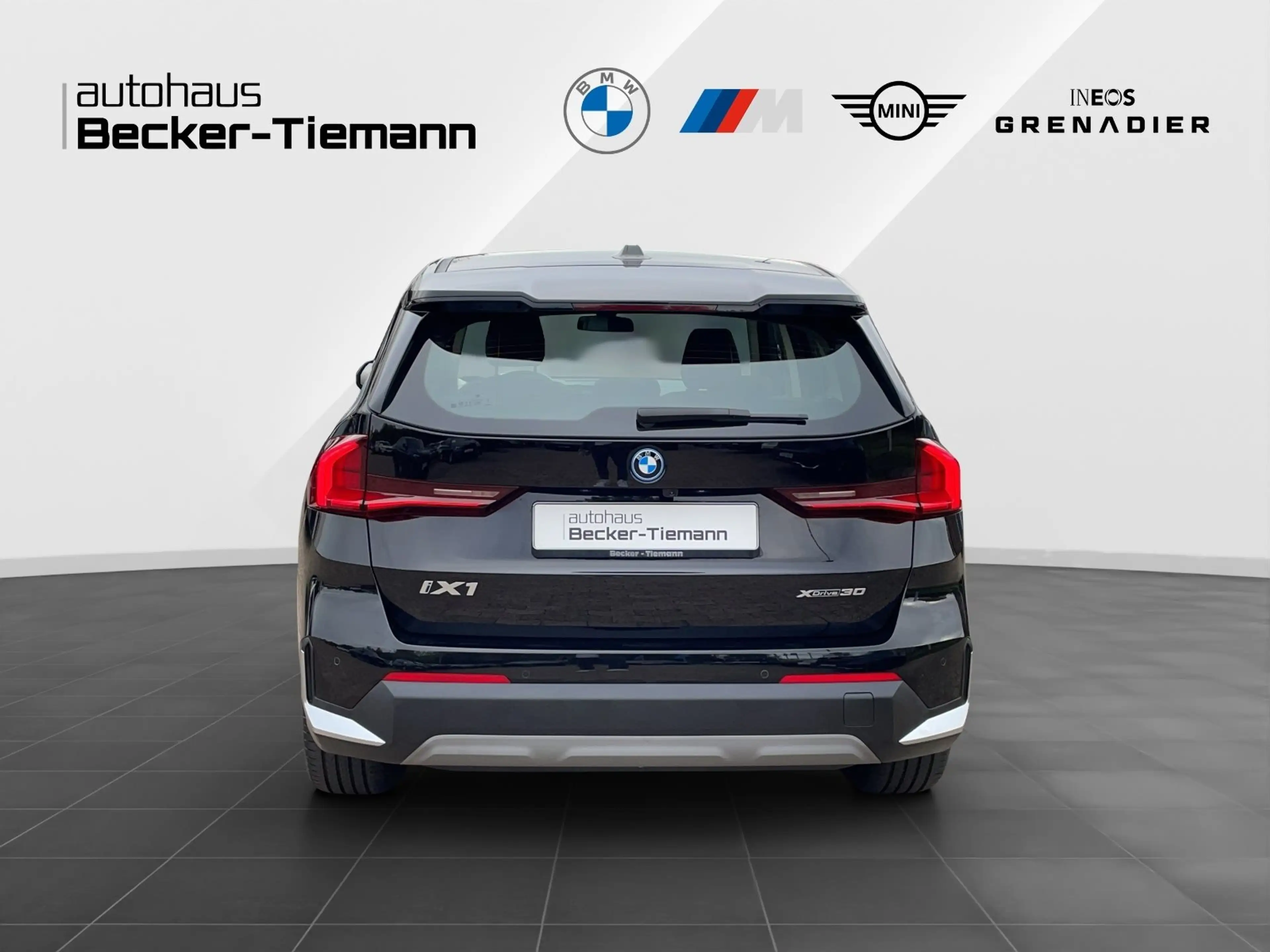 BMW iX 1 xDrive30 / AHK / Adaptives Fahrwerk / RFK — photo 6