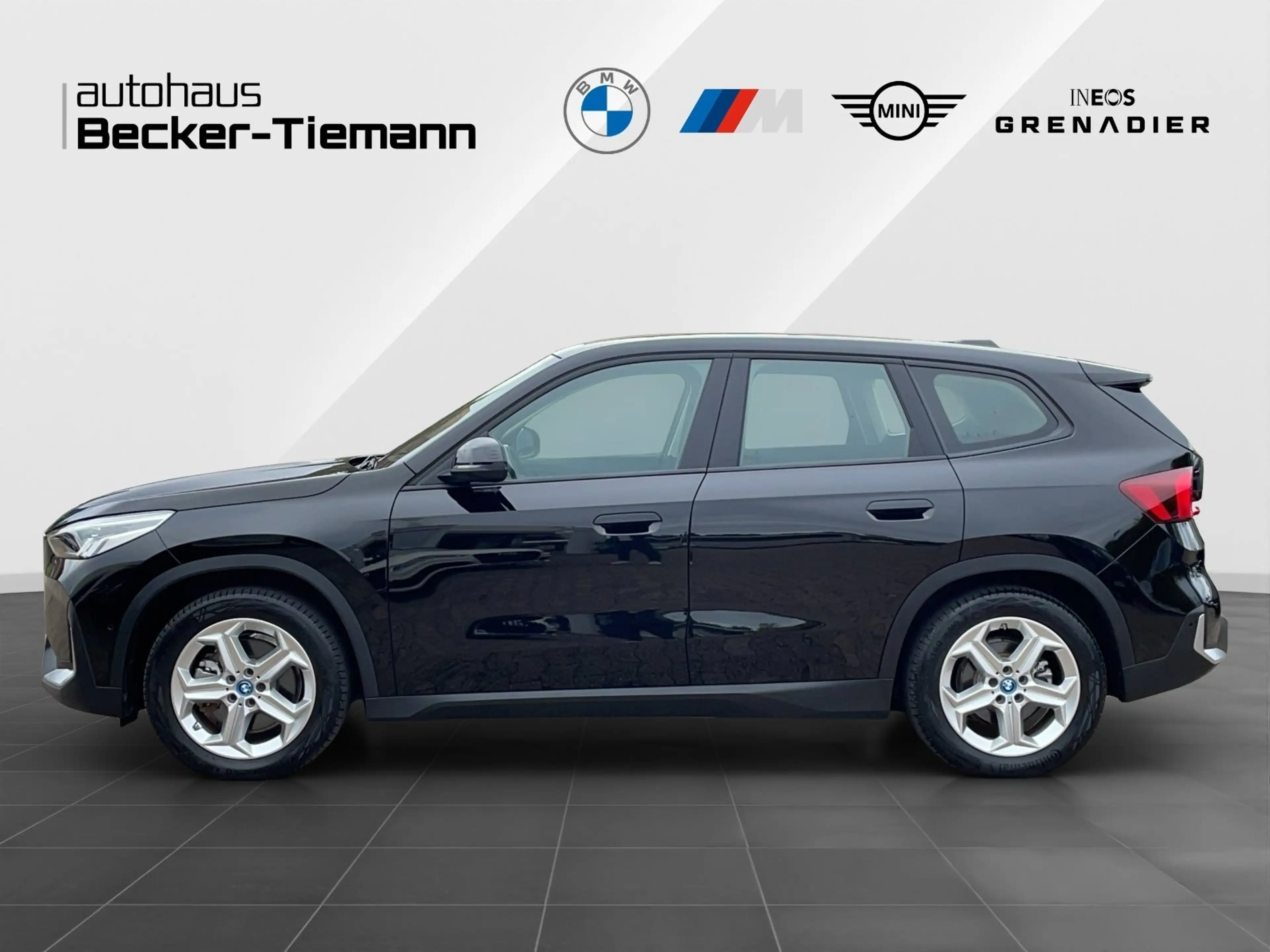 BMW iX 1 xDrive30 / AHK / Adaptives Fahrwerk / RFK — photo 4