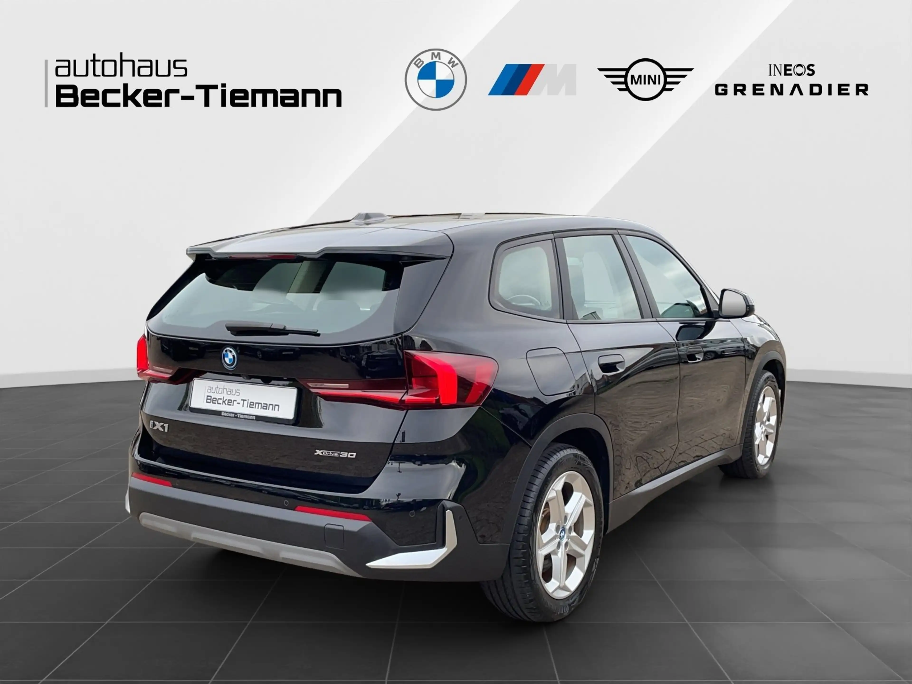 BMW iX 1 xDrive30 / AHK / Adaptives Fahrwerk / RFK — photo 7