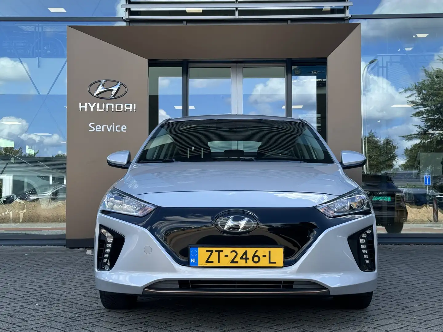 Hyundai IONIQ Comfort EV | Navigatie | Acheruitrijcamera Grijs - 2
