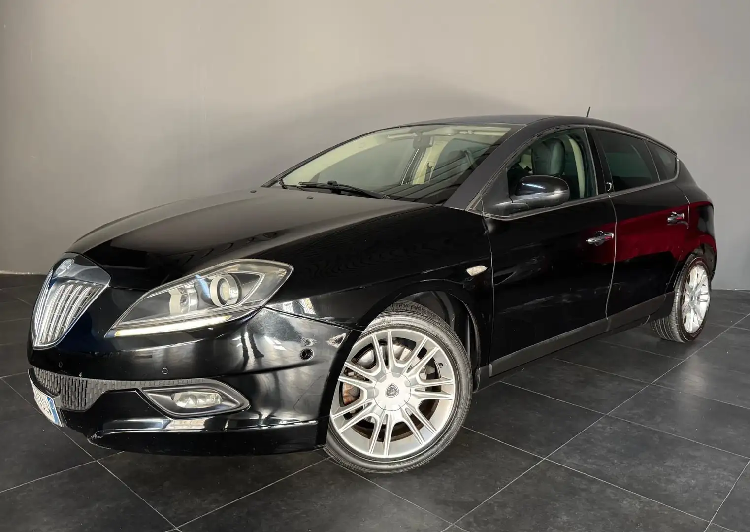 Lancia Delta 2.0 mjt Executive 165cv INTERNI IN PELLE - 2