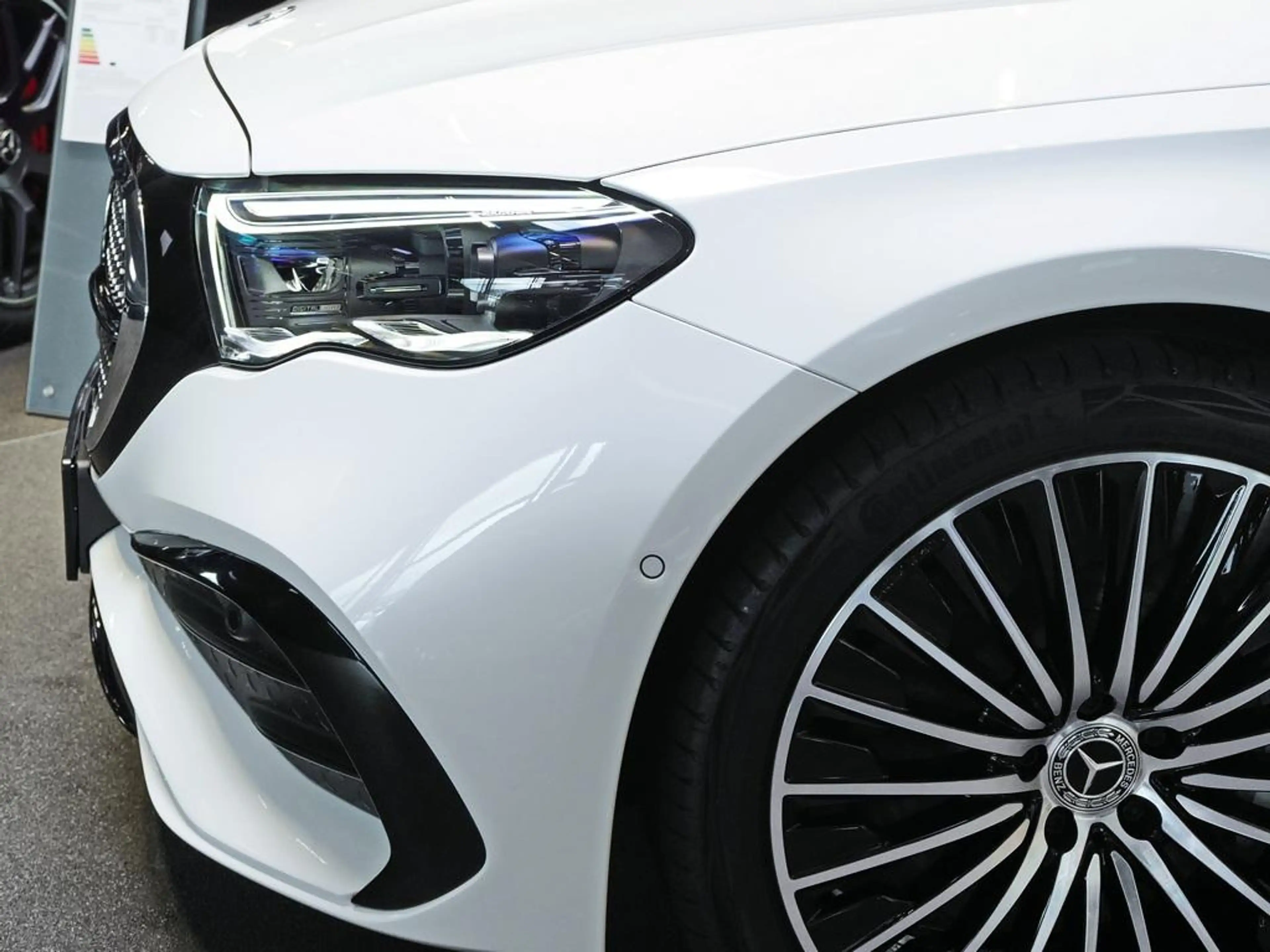 Mercedes-Benz E 220 d T AMG NIGHT PANO DISTRONIC 4D-SOUND — photo 4