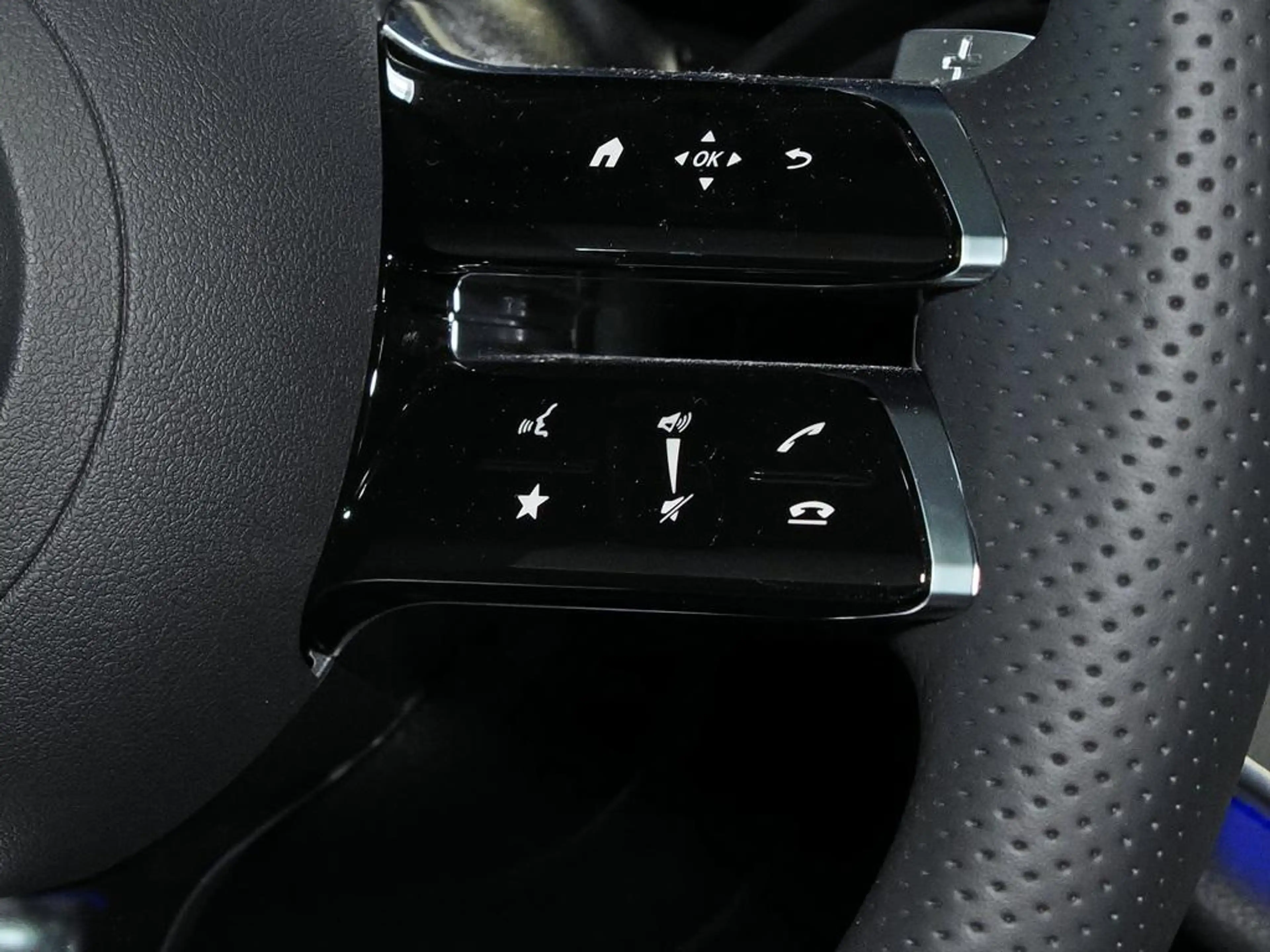 Mercedes-Benz E 220 d T AMG NIGHT PANO DISTRONIC 4D-SOUND — photo 10