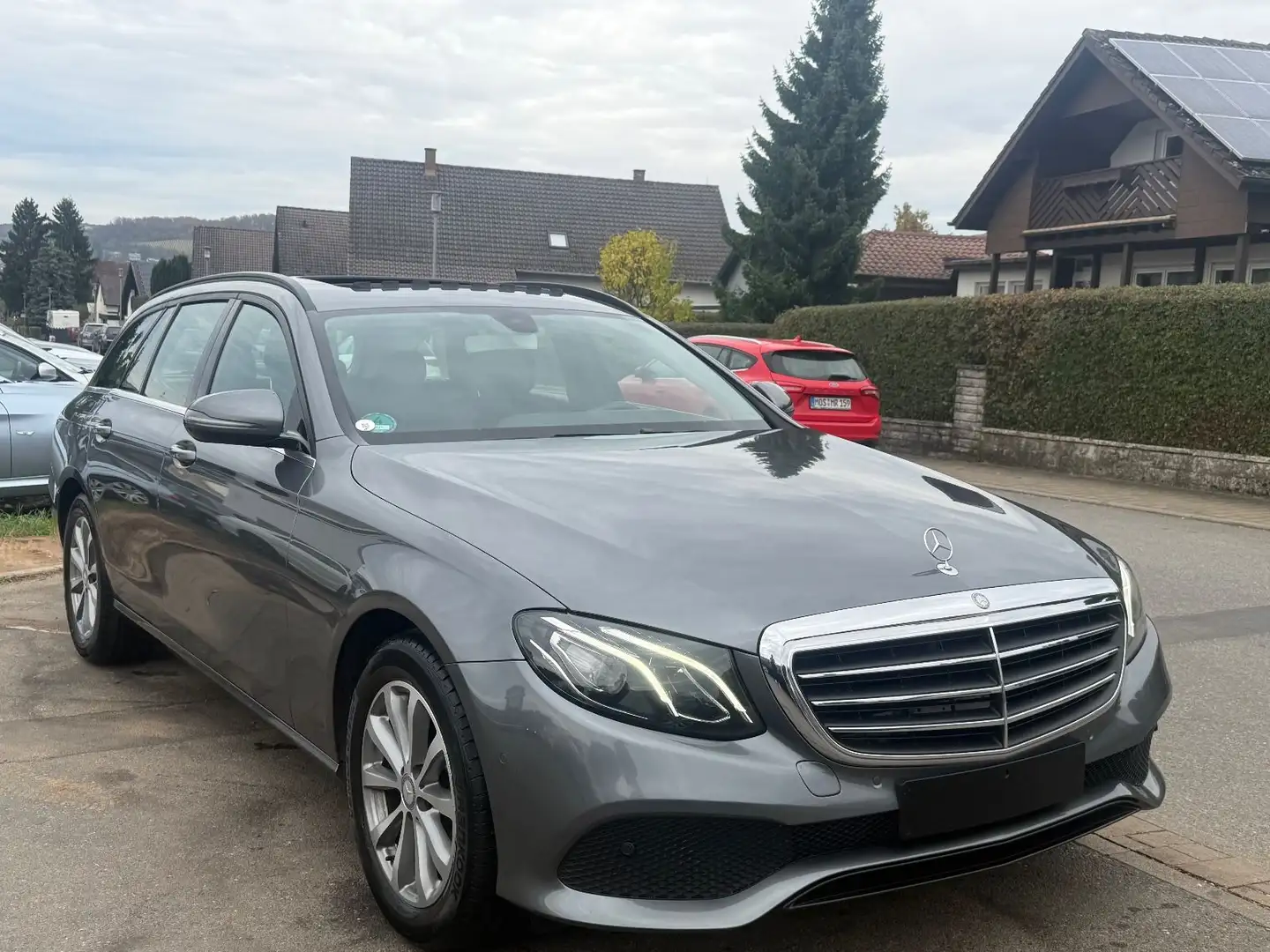 Mercedes-Benz E 220 E T-Modell E 220 d*NEU*TÜV*NAVI* Kamera* Grau - 1