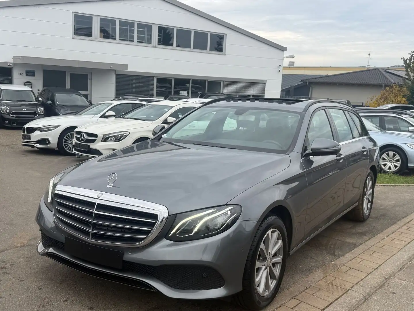 Mercedes-Benz E 220 E T-Modell E 220 d*NEU*TÜV*NAVI* Kamera* Grau - 2