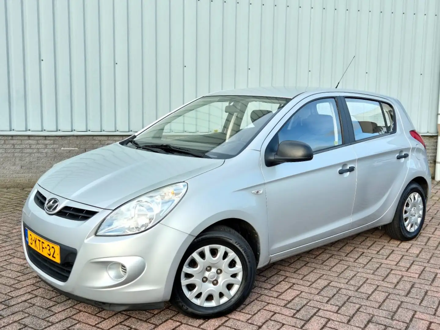 Hyundai i20 1.2i Business Edition Airco 115.000 km Gris - 2