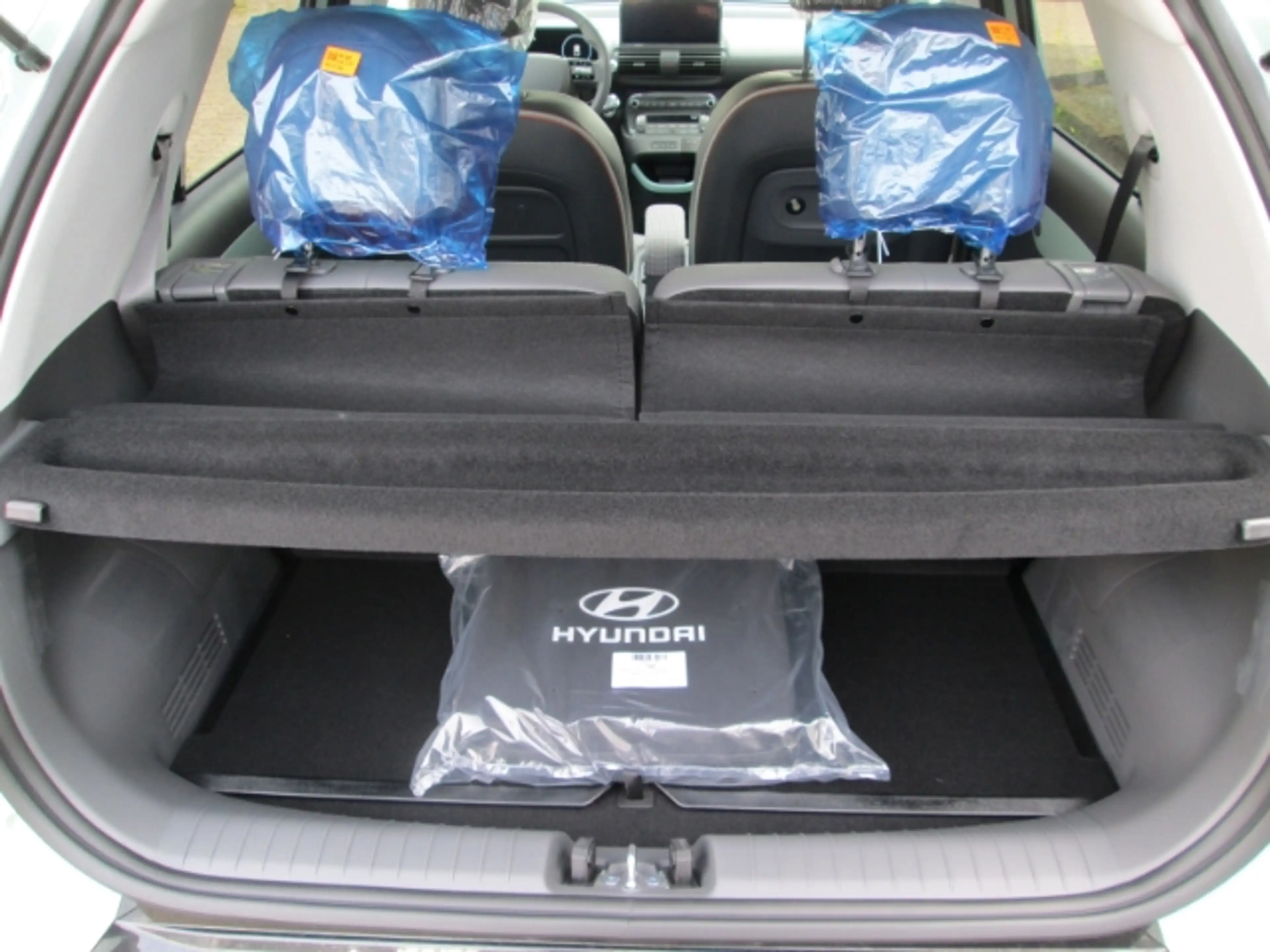 Hyundai Inster Lounge 115 PS Elektro-Komfort-Paket Wärmepumpe Nav — photo 8