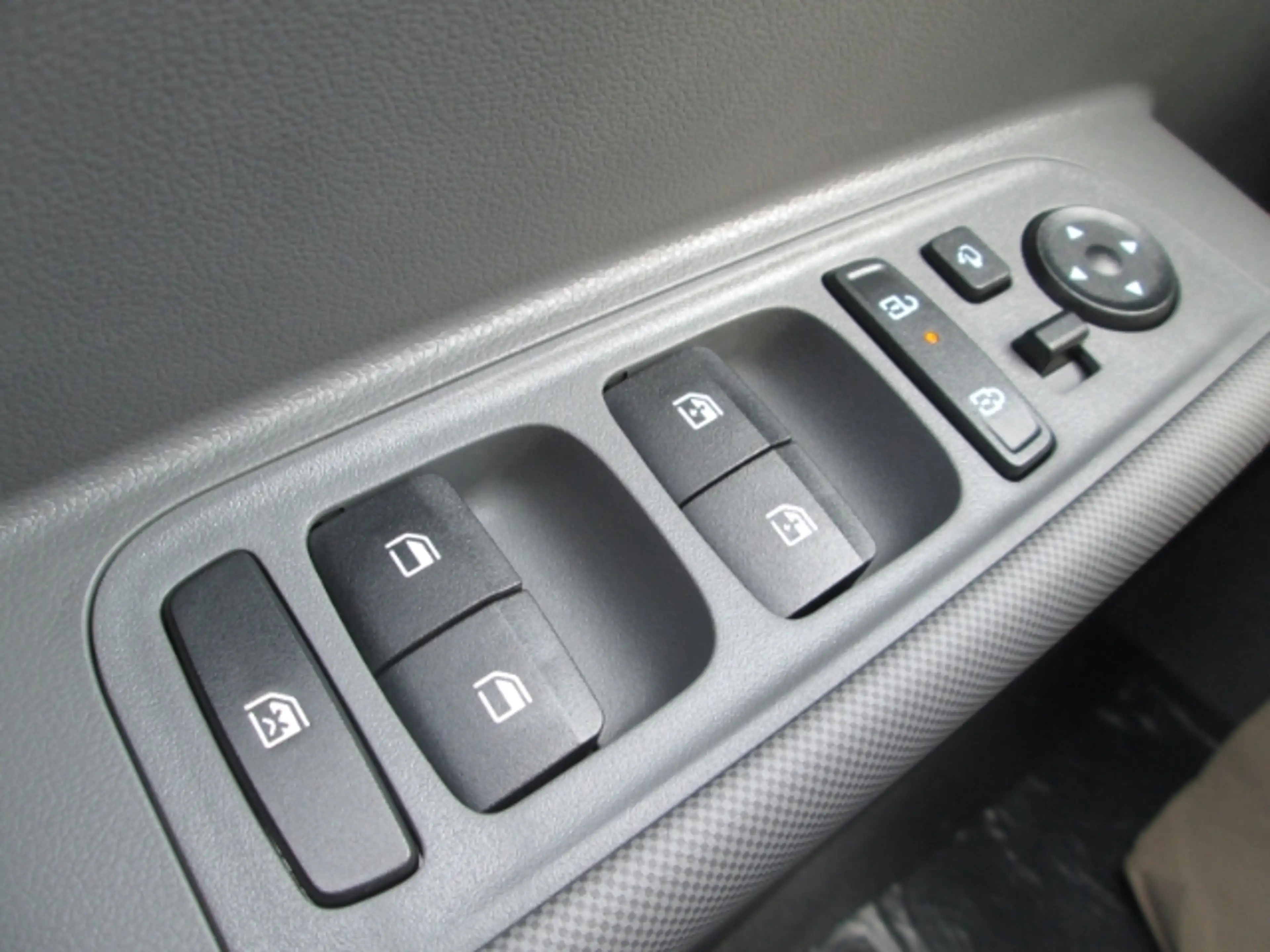 Hyundai Inster Lounge 115 PS Elektro-Komfort-Paket Wärmepumpe Nav — photo 23