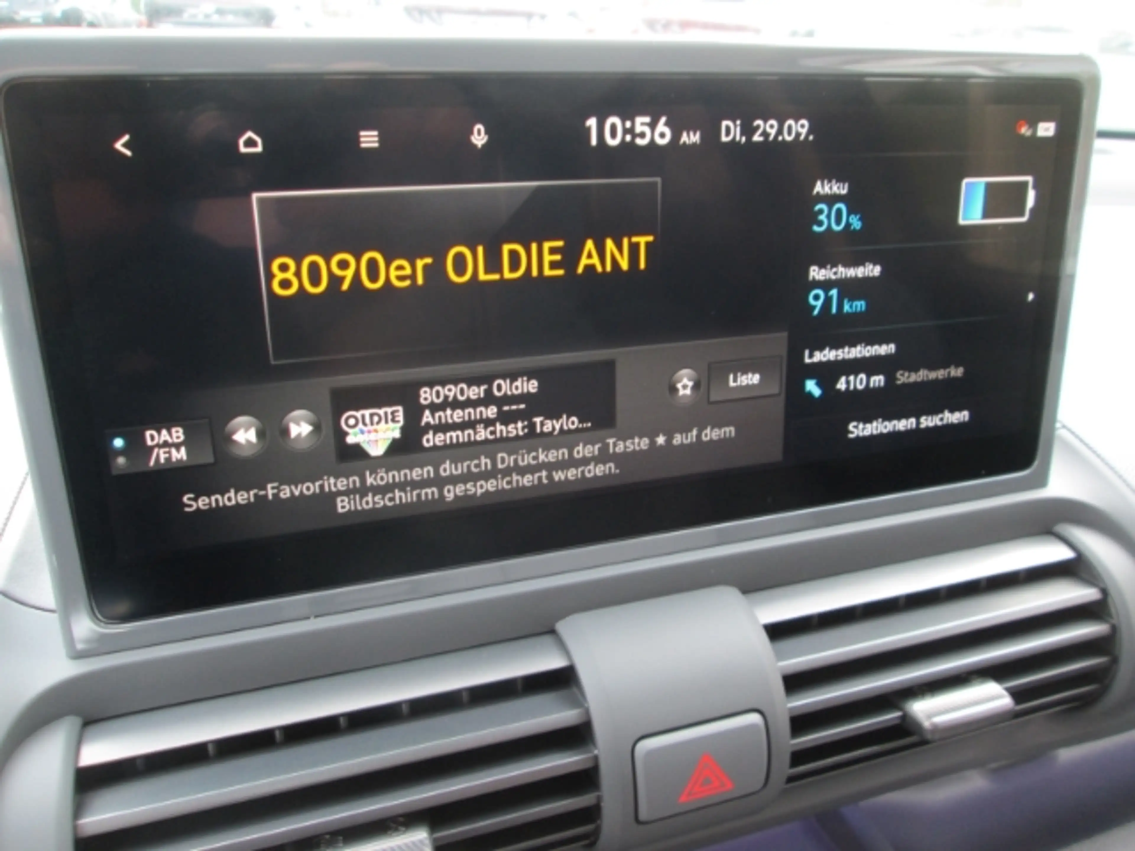 Hyundai Inster Lounge 115 PS Elektro-Komfort-Paket Wärmepumpe Nav — photo 19