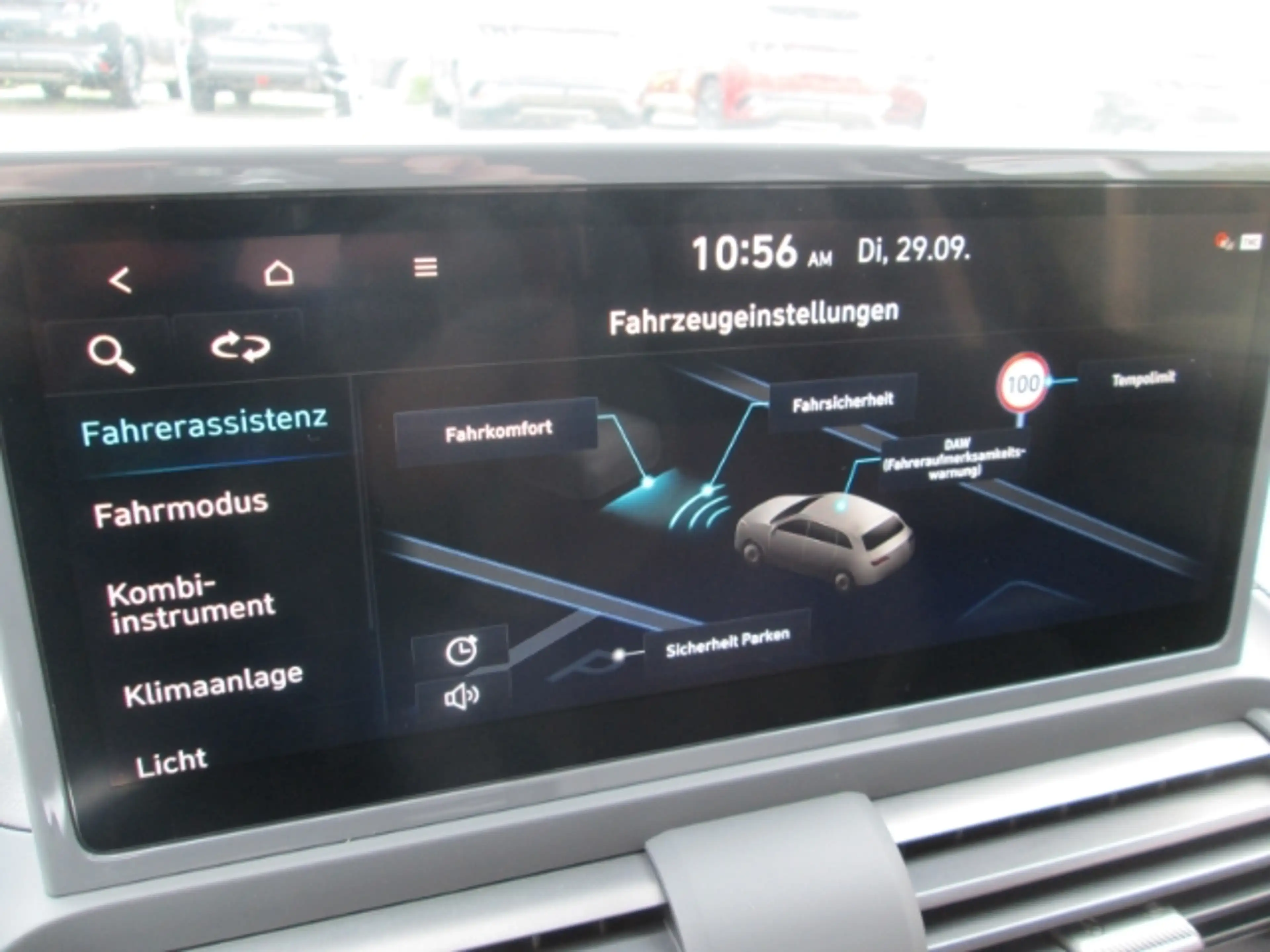 Hyundai Inster Lounge 115 PS Elektro-Komfort-Paket Wärmepumpe Nav — photo 17