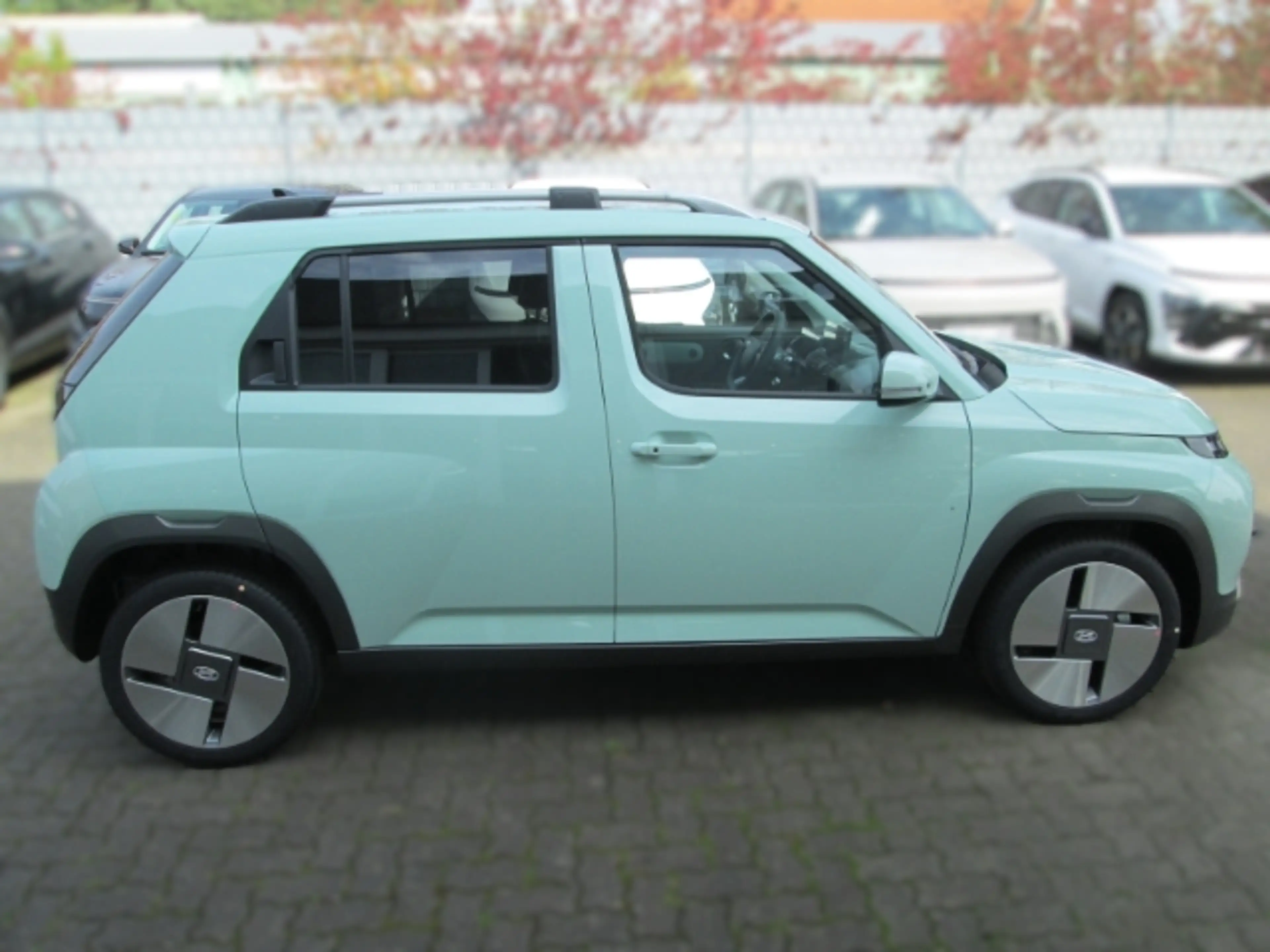 Hyundai Inster Lounge 115 PS Elektro-Komfort-Paket Wärmepumpe Nav — photo 3